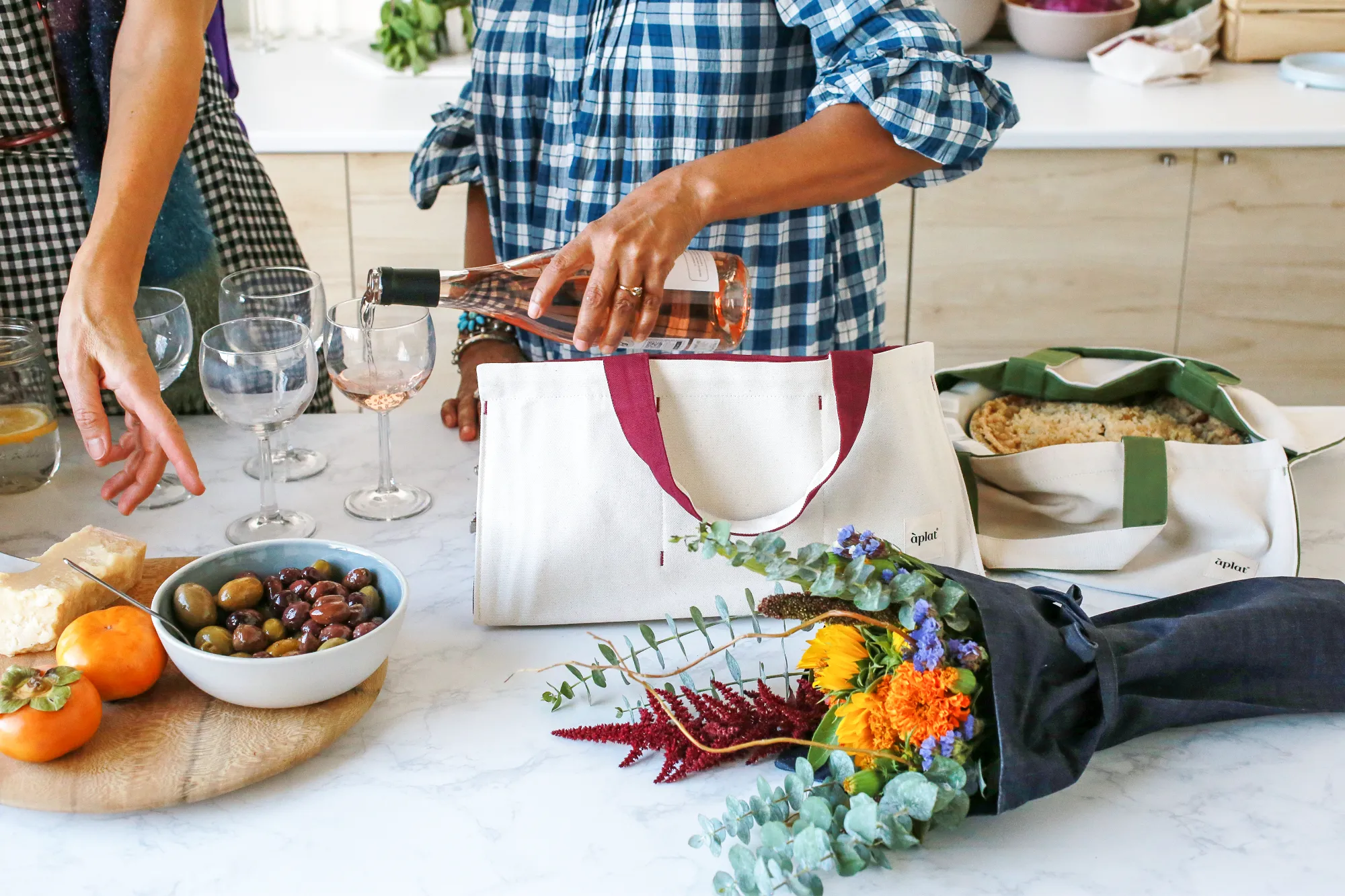 Aplat Jardin, Vin, and Plat totes at a Friendsgiving table